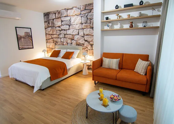 Momento Studio Apartments